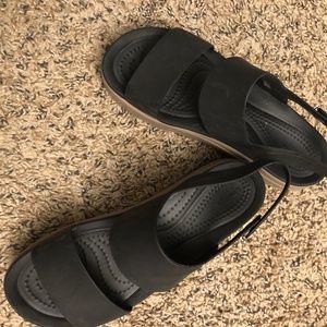 Crocs Brooklyn low wedge sandal